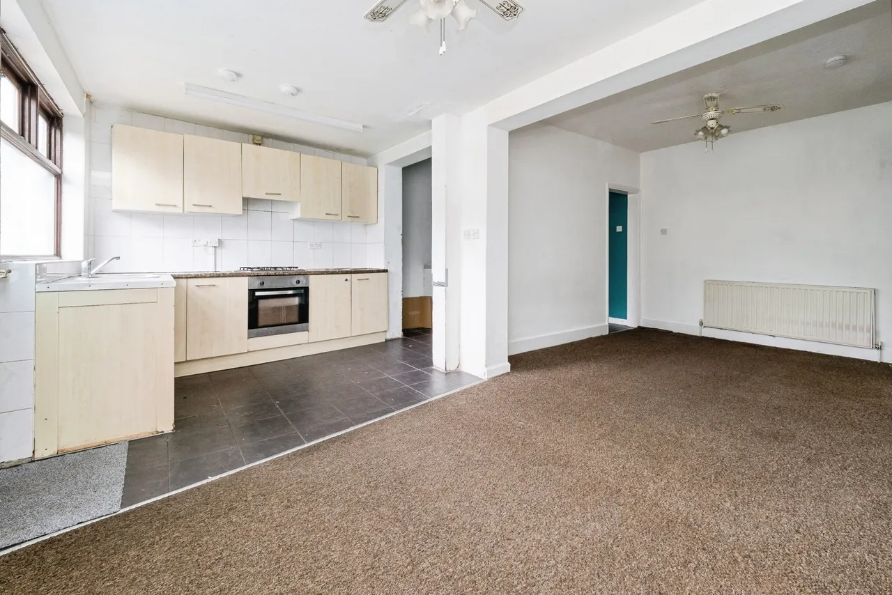 South End Road, Rainham, RM13, photo 4