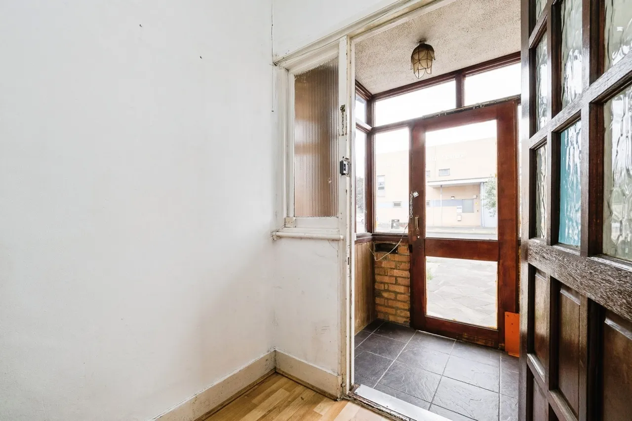 South End Road, Rainham, RM13, photo 9
