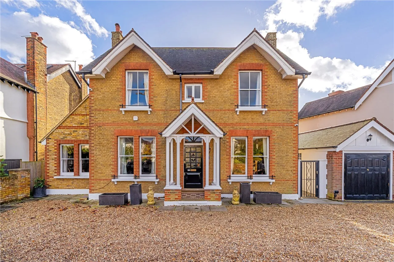 4 bed house for sale — Acacia Road, Hampton, TW12 3DP