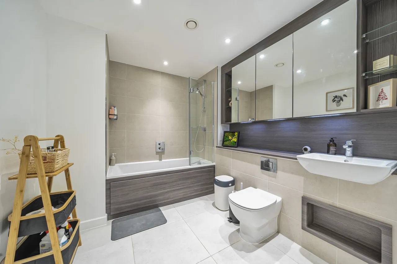 Flat 21, Peregrine Apartments, London, photo 9