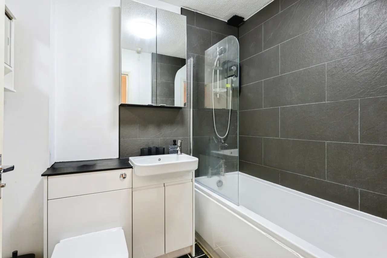 Garlands Road, Redhill, RH1, photo 3