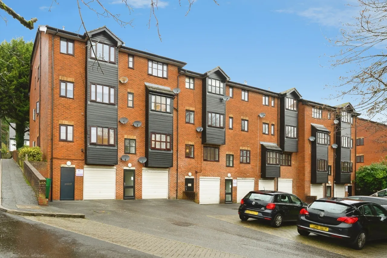 Garlands Road, Redhill, RH1, photo 13