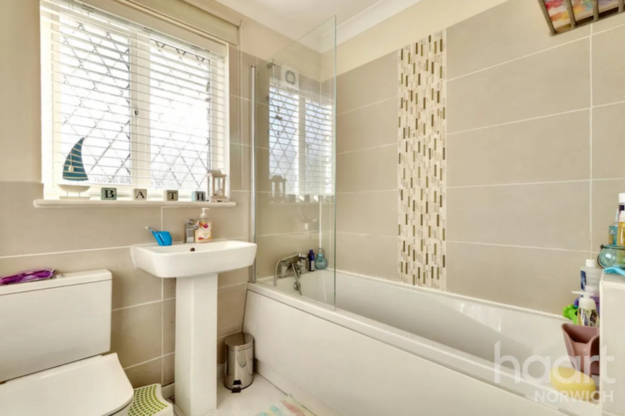 Mallow Way, Wymondham, NR18, photo 17