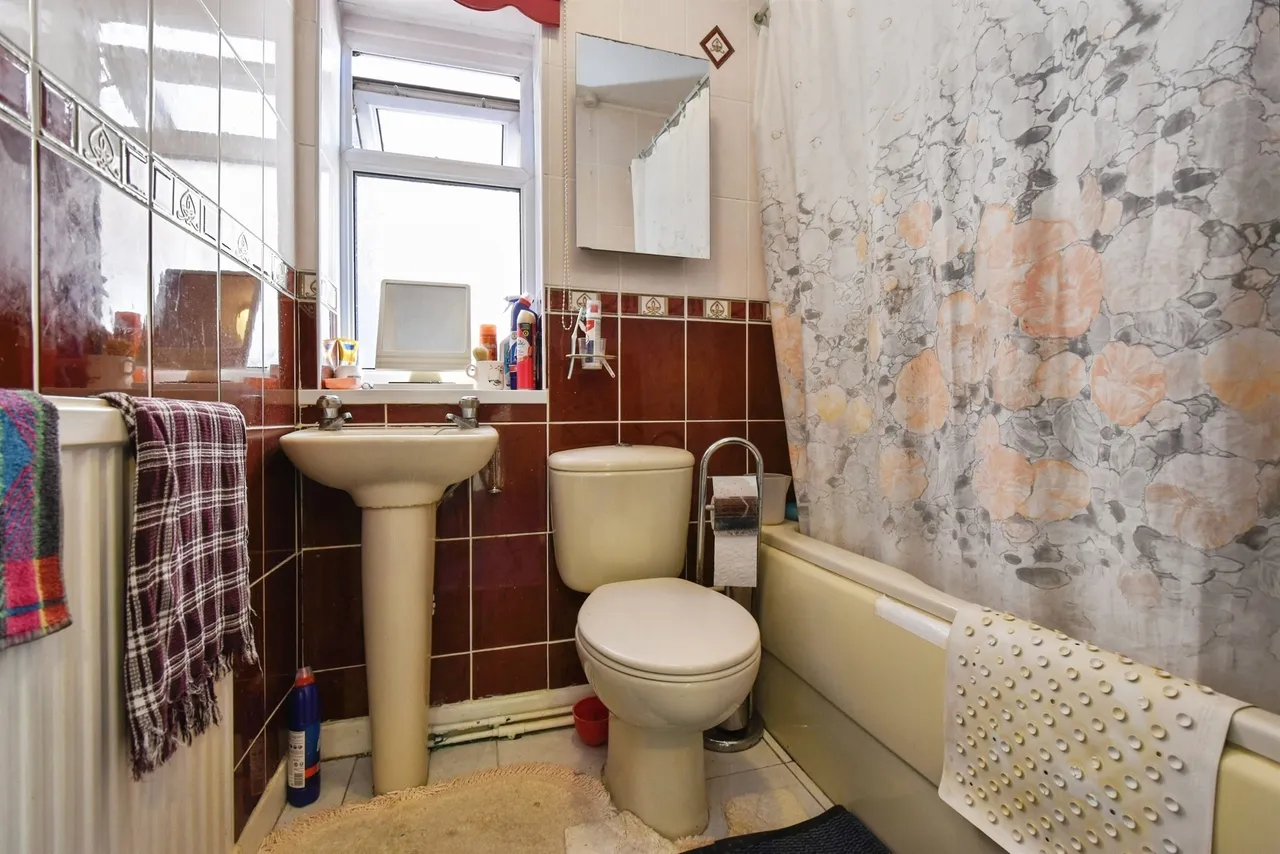 Cenarth Drive, Aberdare, CF44, photo 29