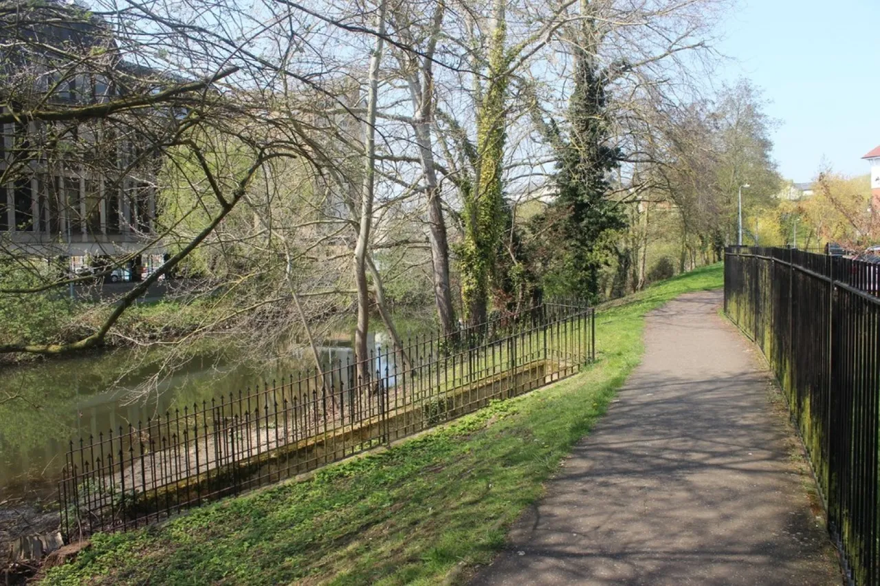 Victoria Chase, North Station Road, photo 6