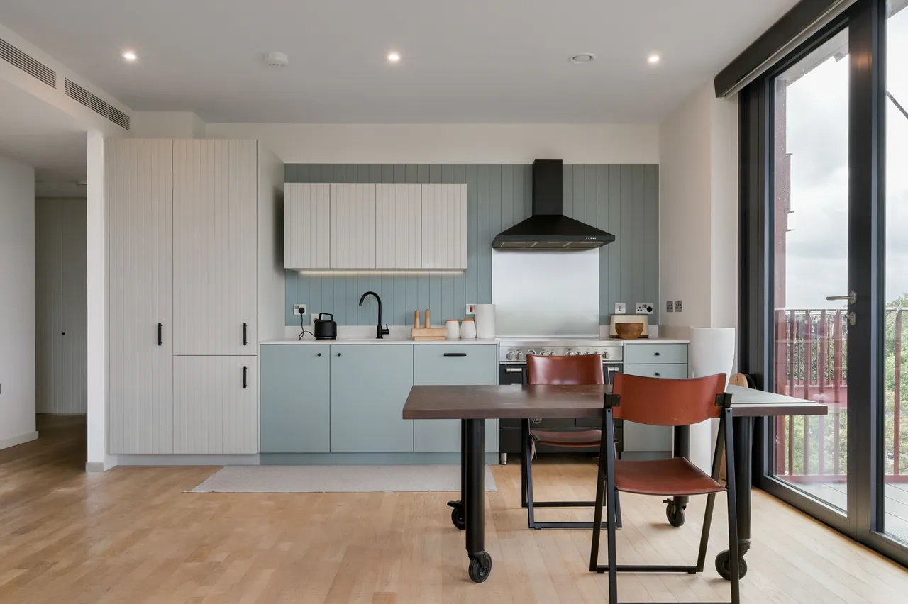 Brentford, TW8, photo 3