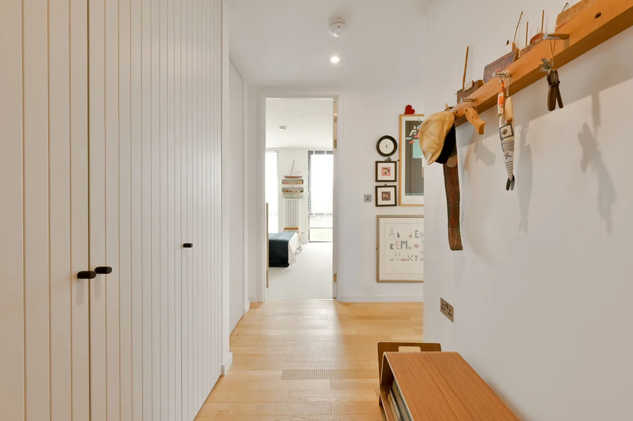 Brentford, TW8, photo 6