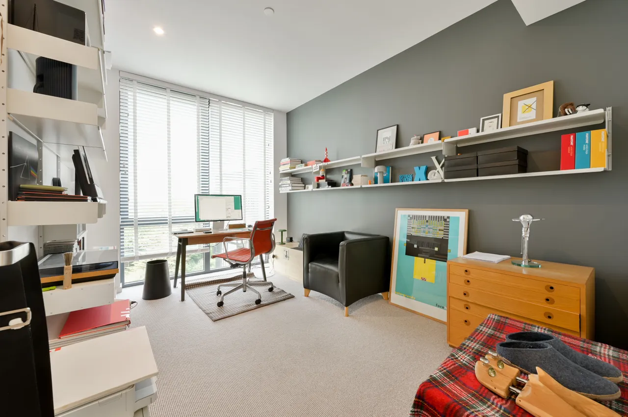 Brentford, TW8, photo 10