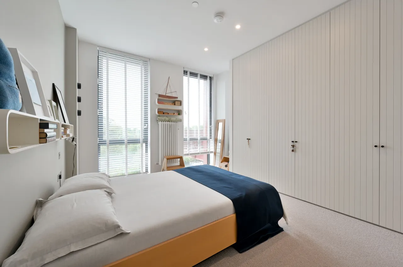 Brentford, TW8, photo 7