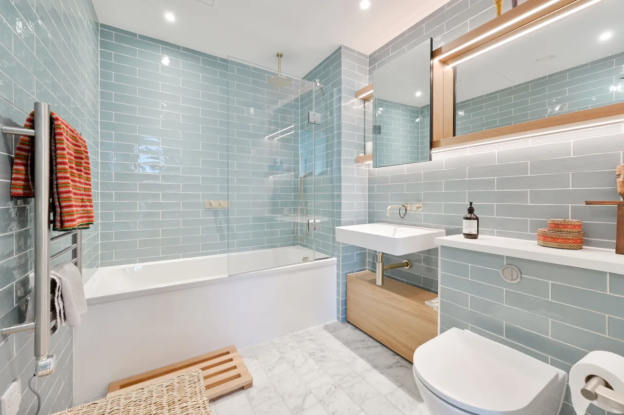 Brentford, TW8, photo 9