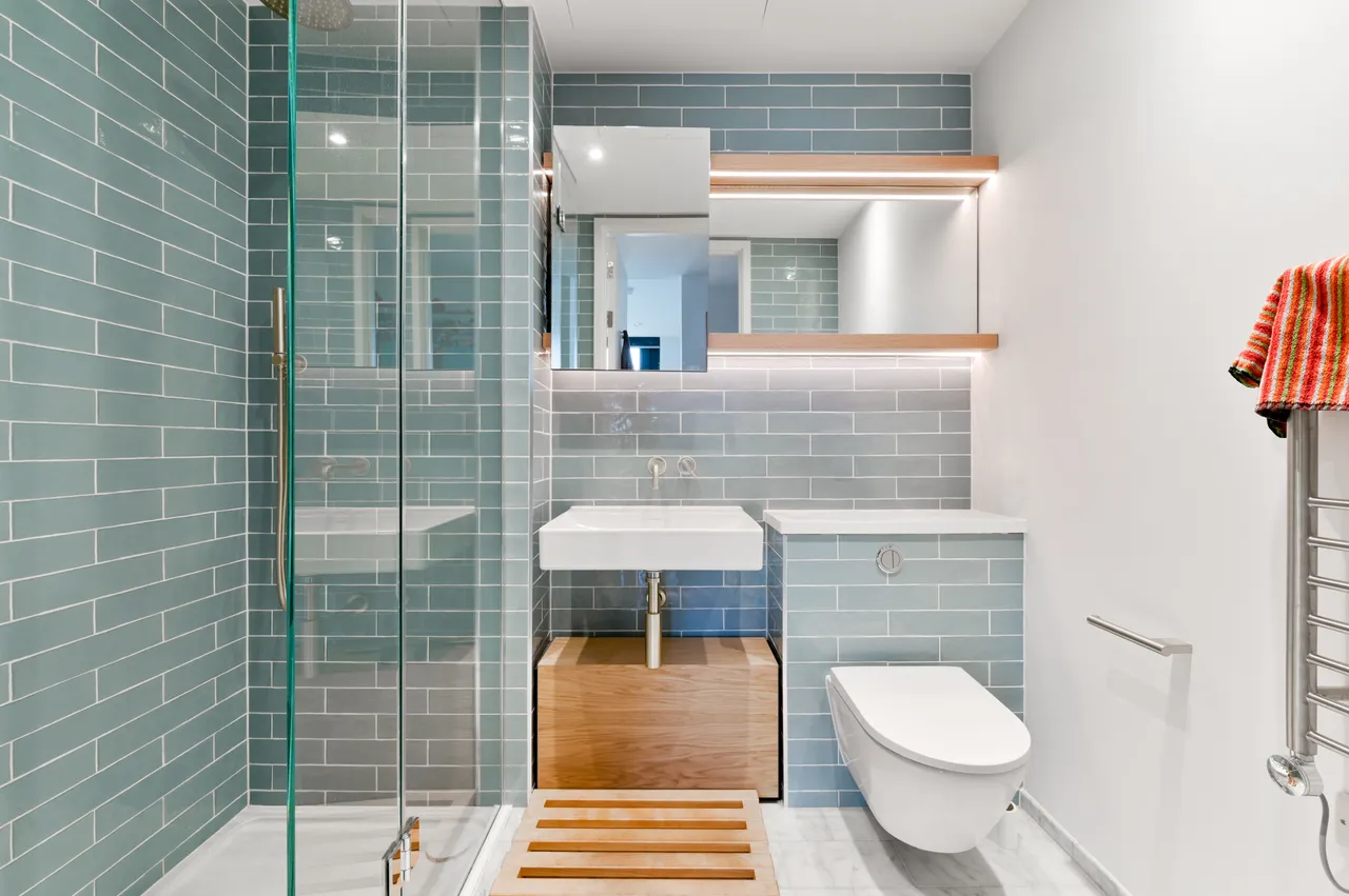 Brentford, TW8, photo 12