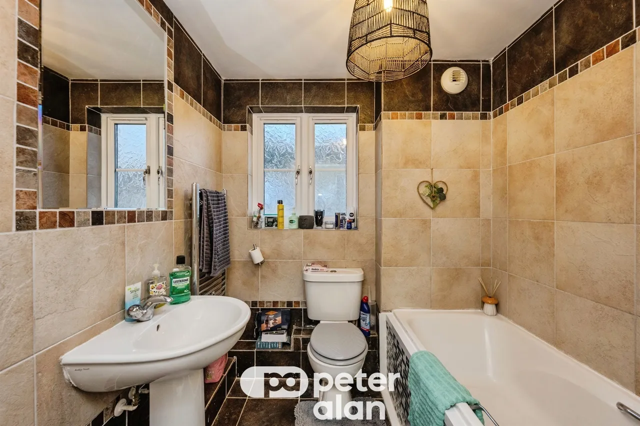 Geraint Jeremiah Close, Neath, SA11, photo 9