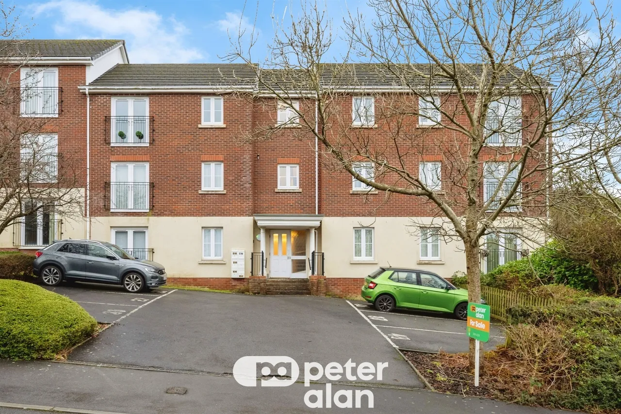 2 bed flat for sale, Geraint Jeremiah Close, Neath, SA11