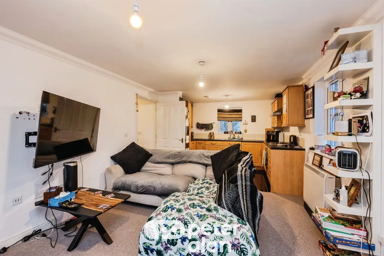 Geraint Jeremiah Close, Neath, SA11, photo 4