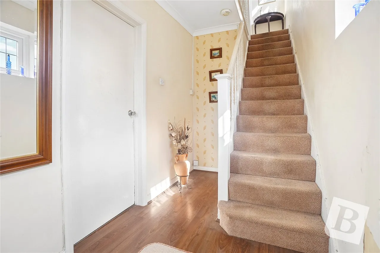 Winchester Avenue, Upminster, RM14, photo 10
