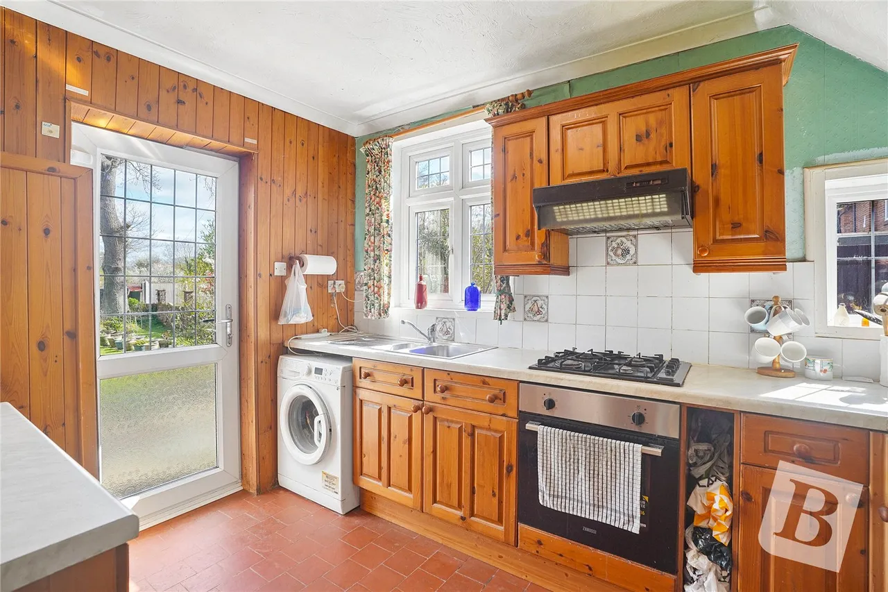 Winchester Avenue, Upminster, RM14, photo 12