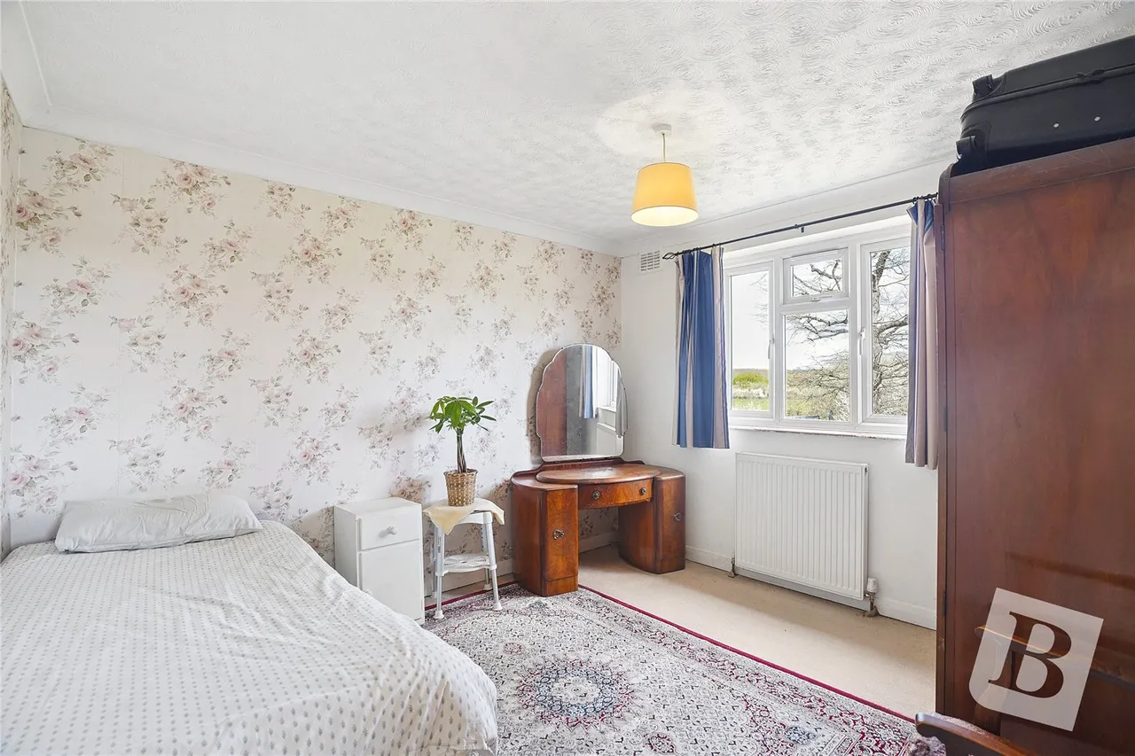 Winchester Avenue, Upminster, RM14, photo 9