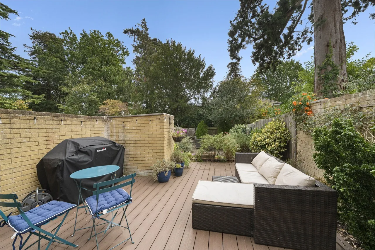Castle Green, Weybridge, Surrey, KT13, photo 12