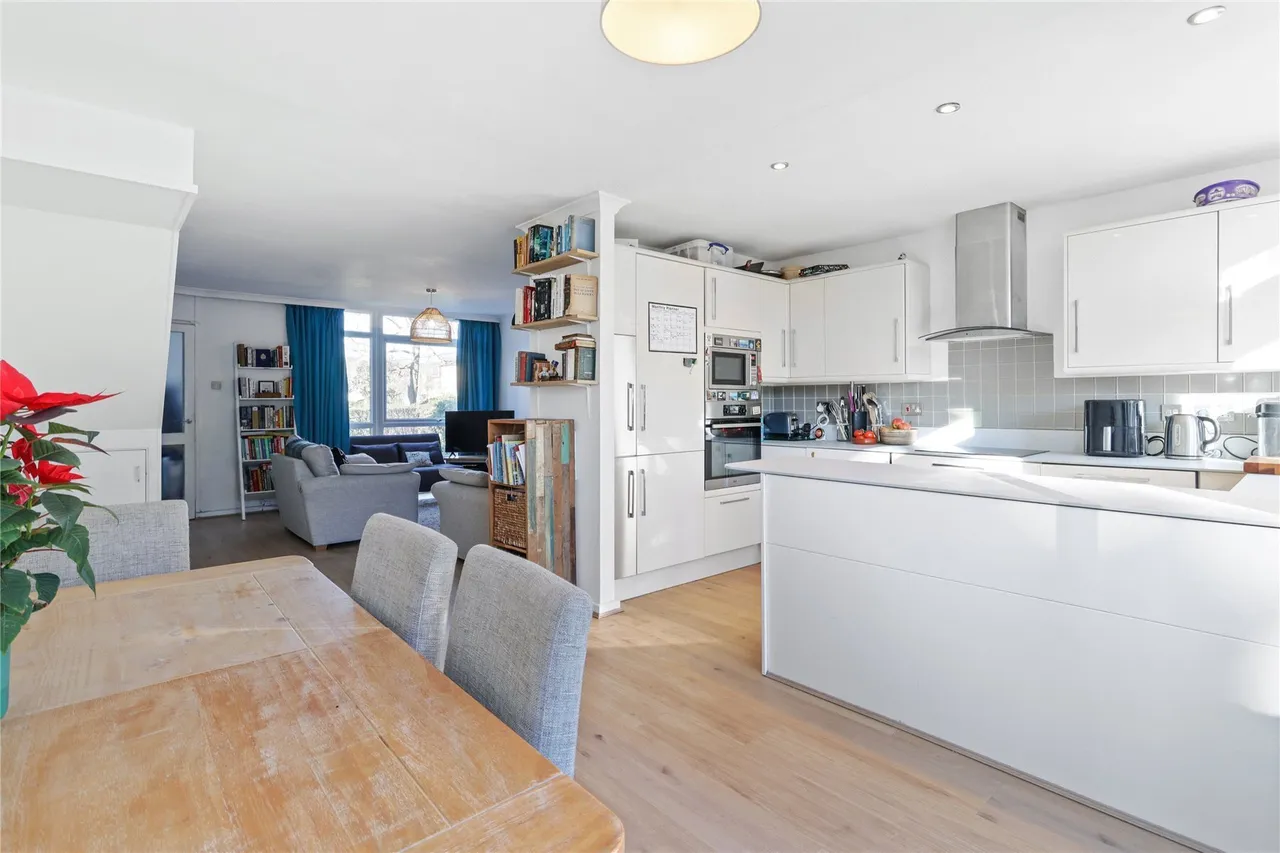 Castle Green, Weybridge, Surrey, KT13, photo 4