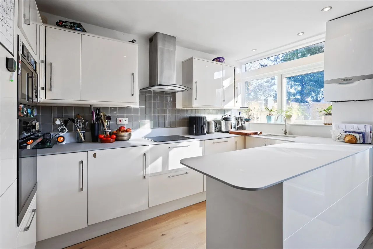 Castle Green, Weybridge, Surrey, KT13, photo 7