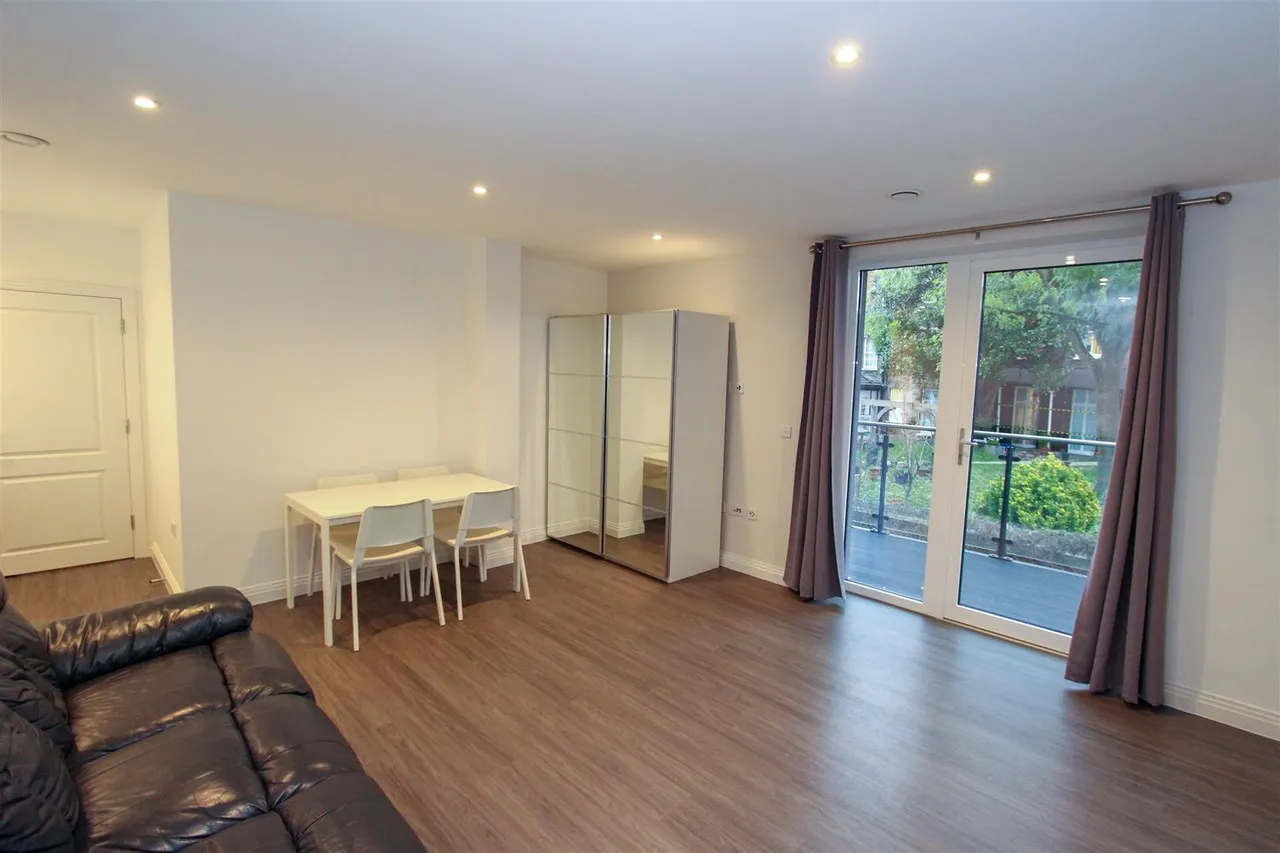 Harefield Road, Uxbridge, UB8 1GW, photo 4