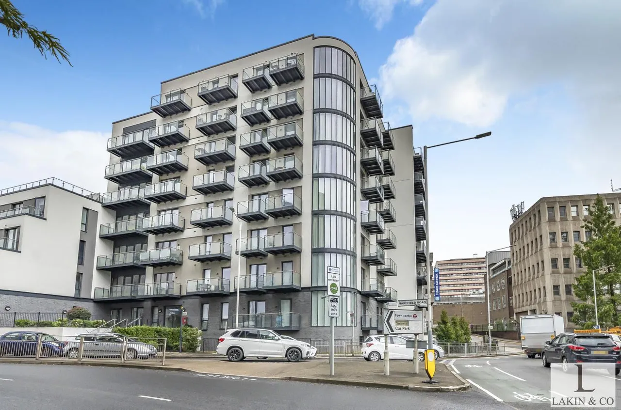 1 bed flat for sale — Harefield Road, Uxbridge, UB8 1GW