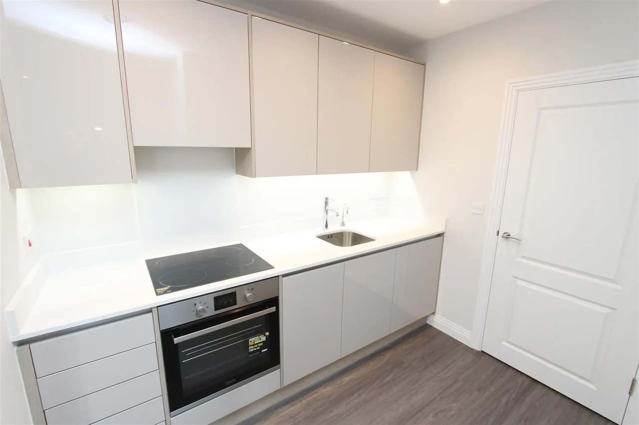 Harefield Road, Uxbridge, UB8 1GW, photo 3