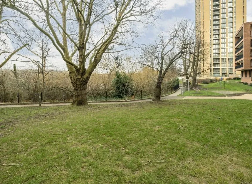 Shearwater Drive, West Hendon, NW9, photo 7