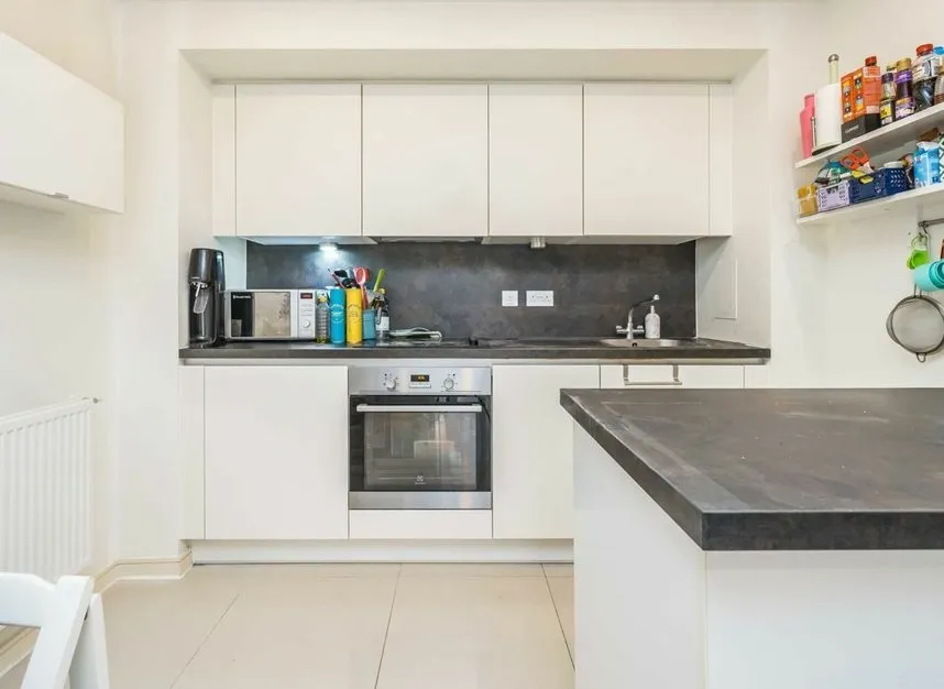 Shearwater Drive, West Hendon, NW9, photo 2