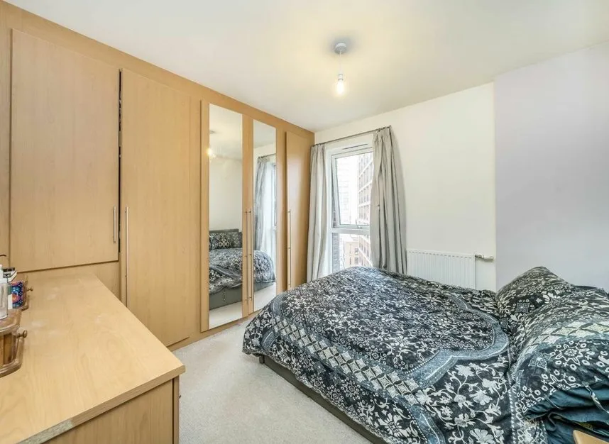 Shearwater Drive, West Hendon, NW9, photo 5