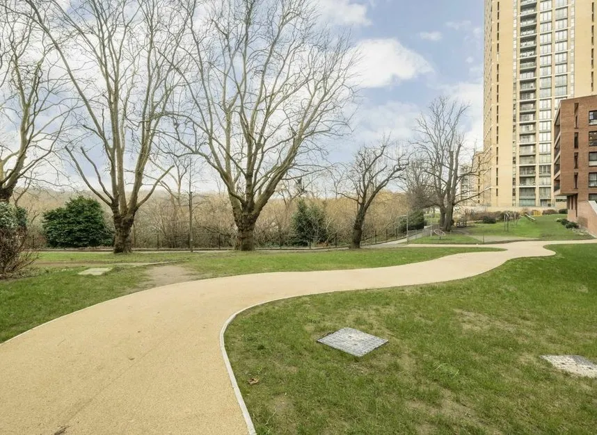 Shearwater Drive, West Hendon, NW9, photo 6