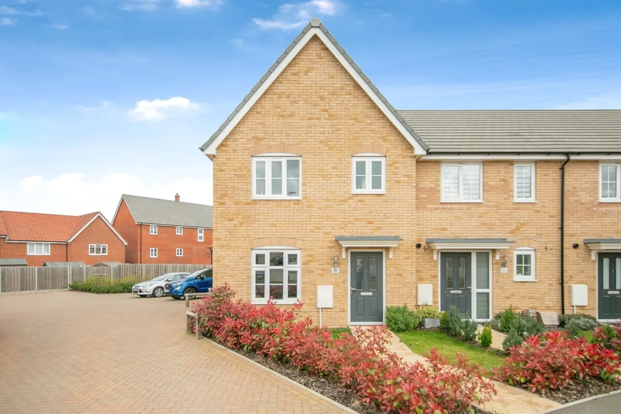 3 bed house for sale — Vale View Road, Sproughton, Ipswich