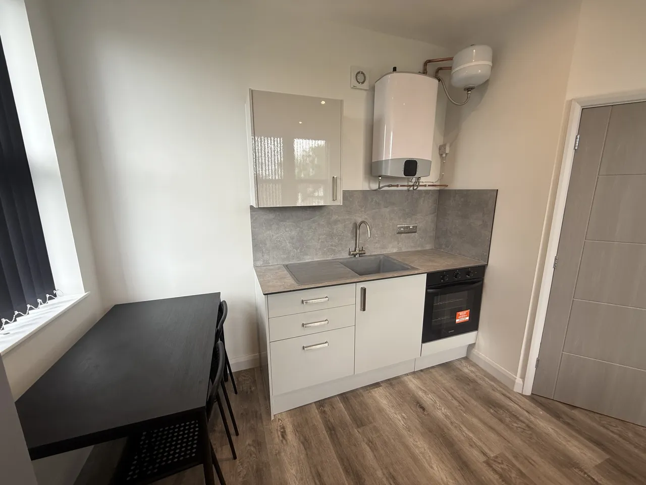 Birkby Lodge Road, HUDDERSFIELD, photo 3