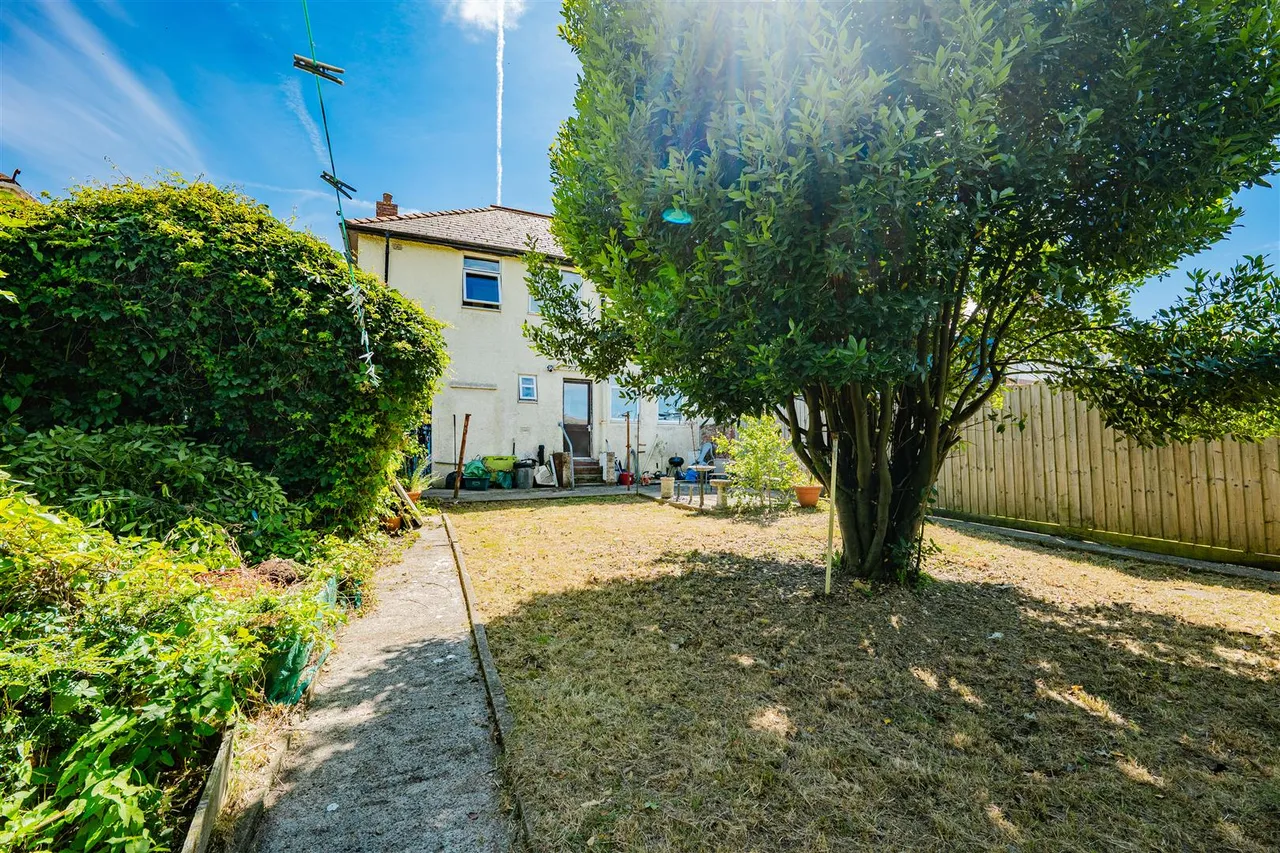 Hywel Crescent, Barry, CF63 1DL, photo 13