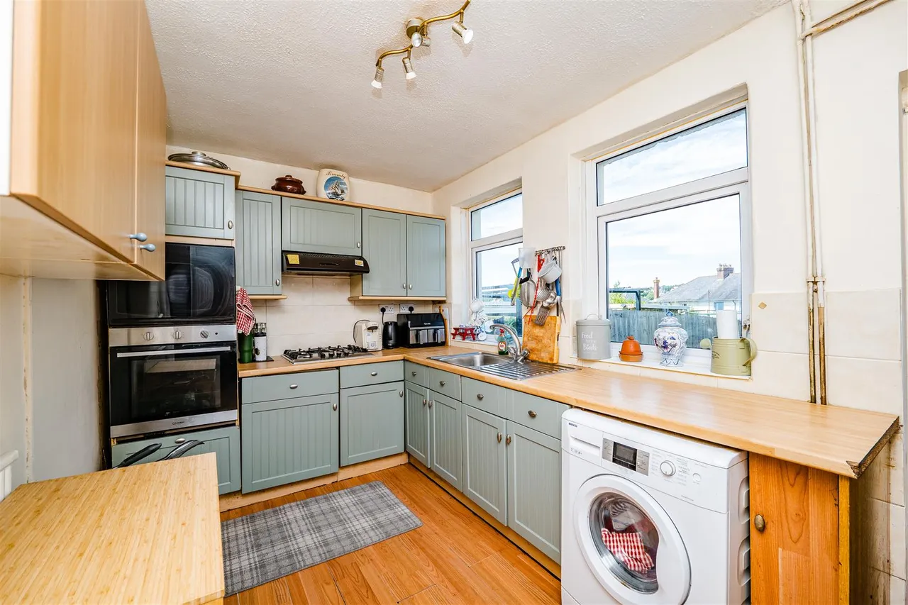 Hywel Crescent, Barry, CF63 1DL, photo 10