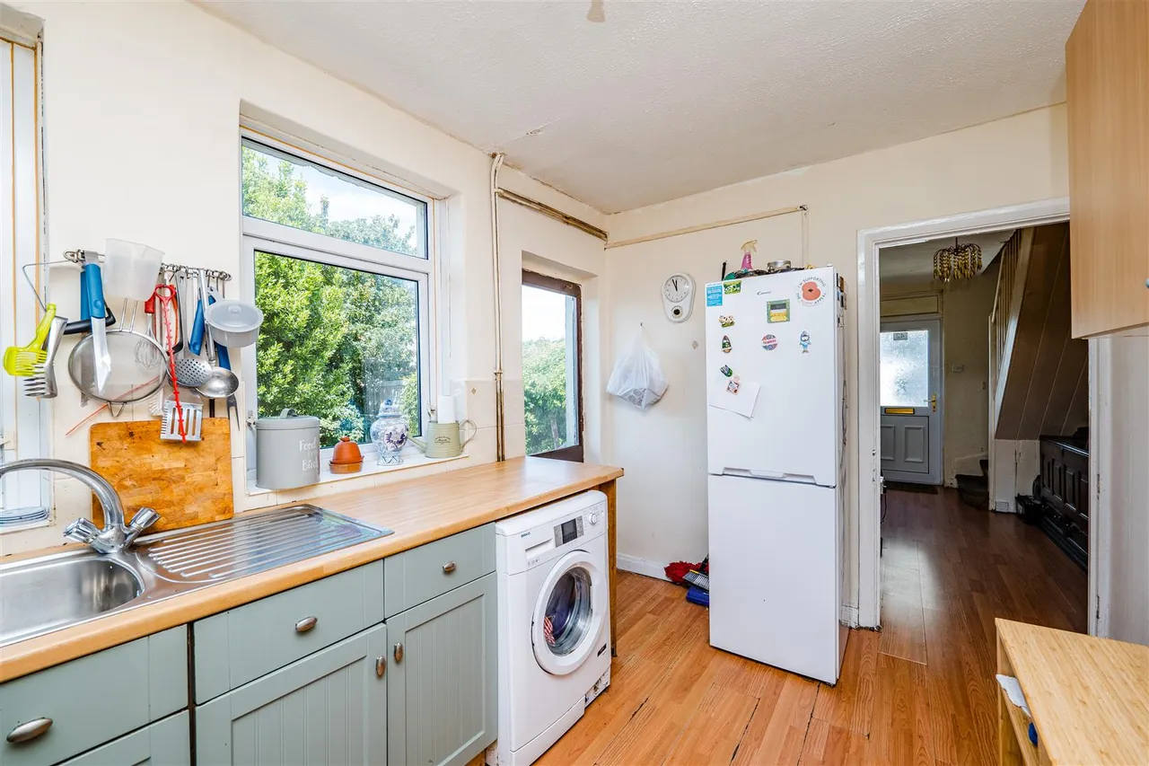 Hywel Crescent, Barry, CF63 1DL, photo 11