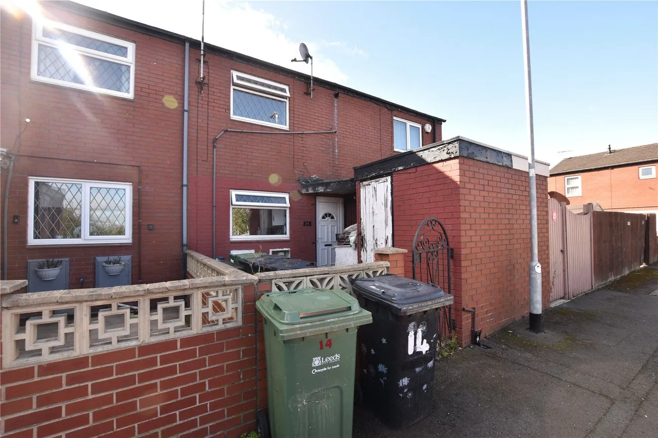 2 bed house for sale, Leasowe Close, Leeds, LS10
