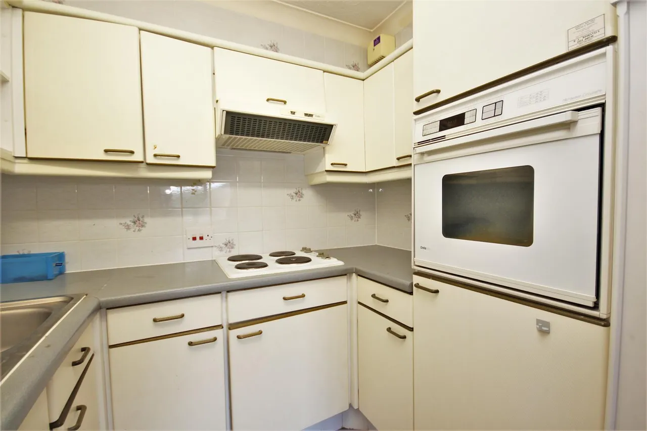 Claremont Road, Seaford, photo 7