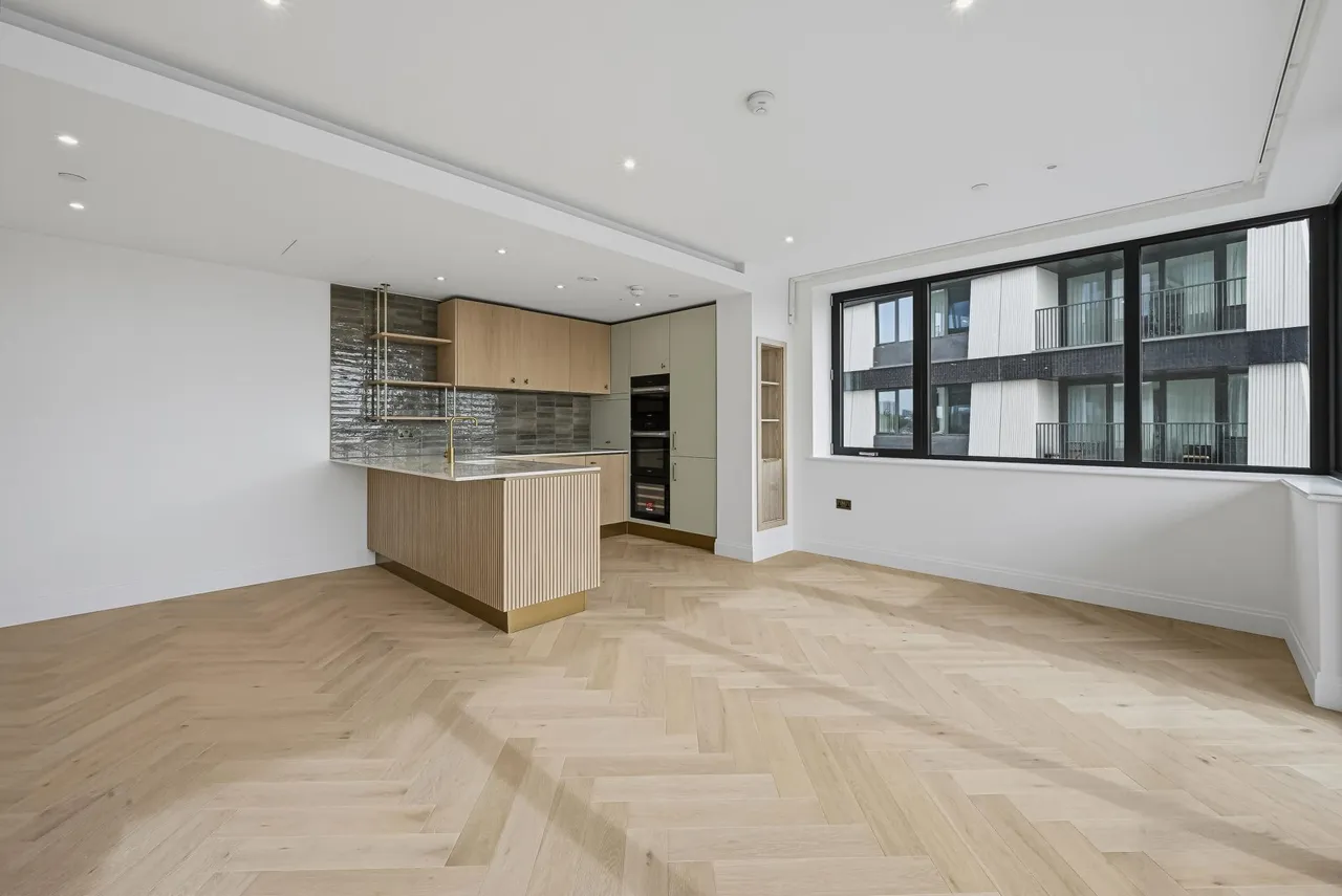 3 bed flat to rent, Engine House Way, London, NW1