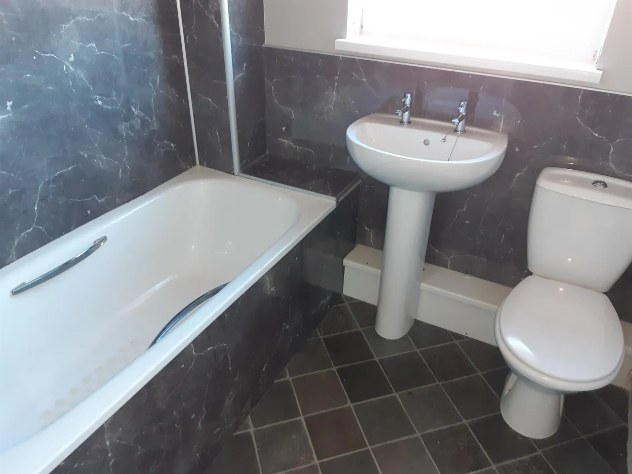 Manor Farm Road, Crigglestone, Wakefield, photo 9