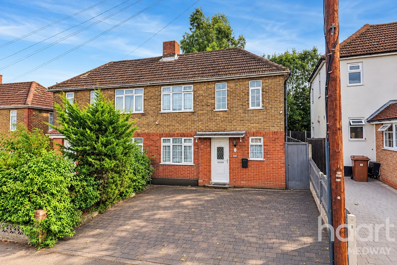 2 bed house for sale, Cedar Road, Rochester, ME2