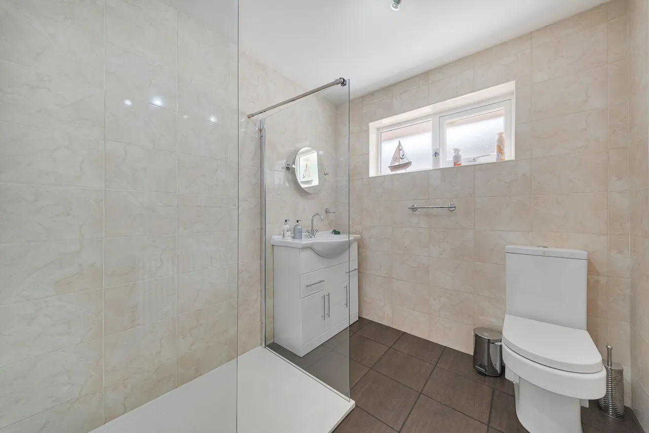 Ronaldshay, Widnes, WA8, photo 14