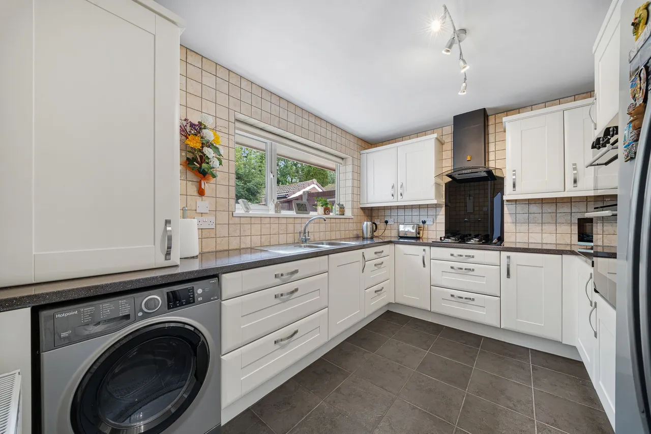 Ronaldshay, Widnes, WA8, photo 8