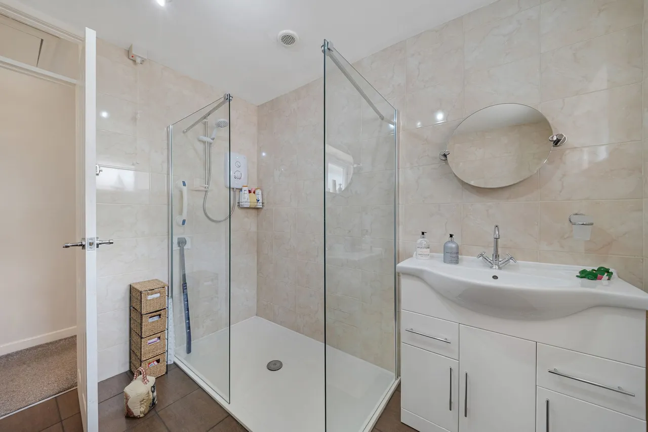 Ronaldshay, Widnes, WA8, photo 15