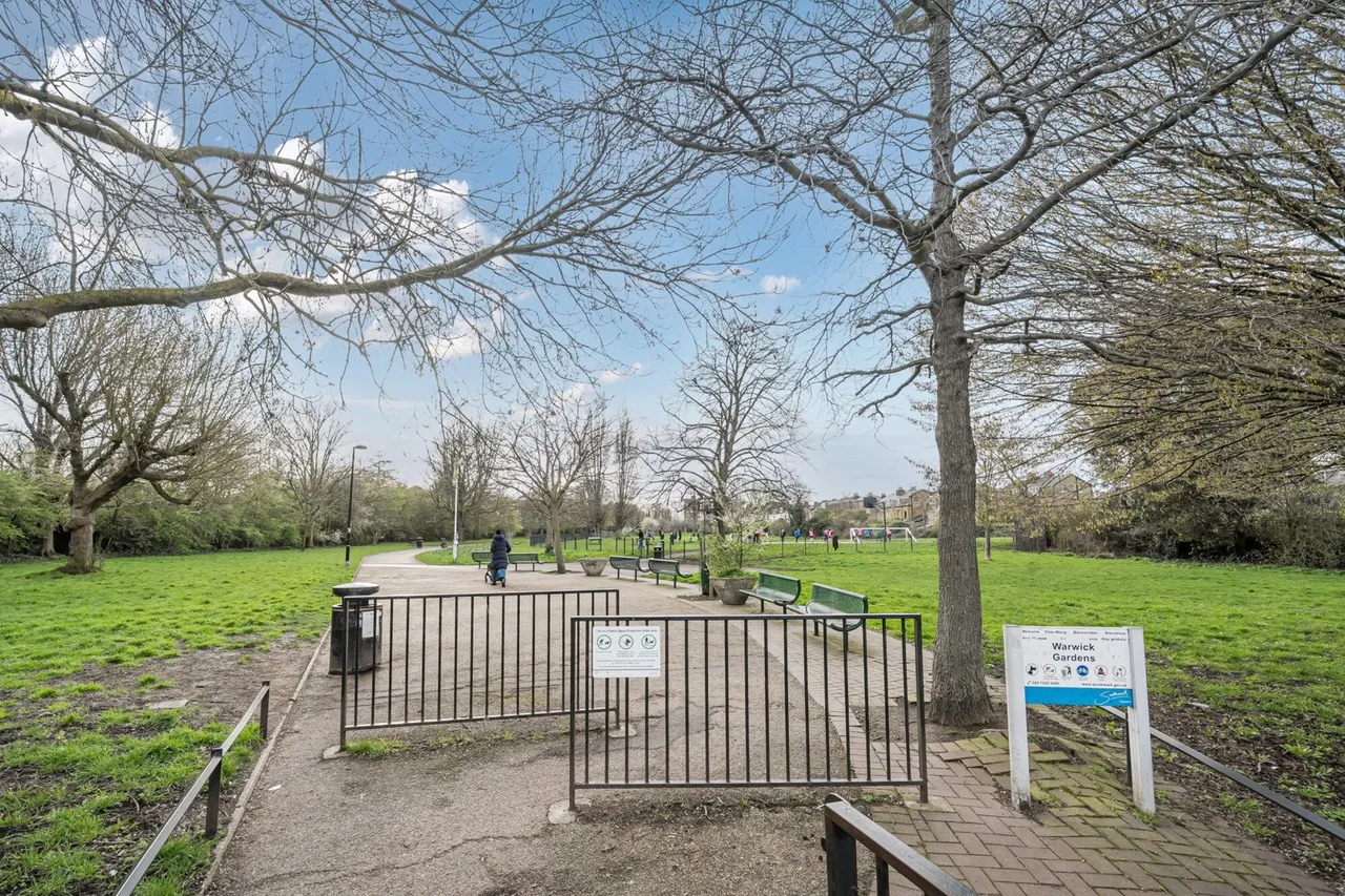 Lyndhurst Way, SE15, photo 9