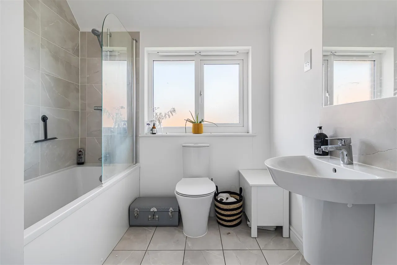 Gurteen Avenue, Little Wratting, CB9, photo 16