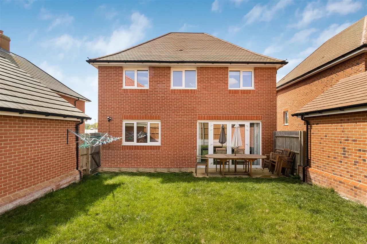 Gurteen Avenue, Little Wratting, CB9, photo 17