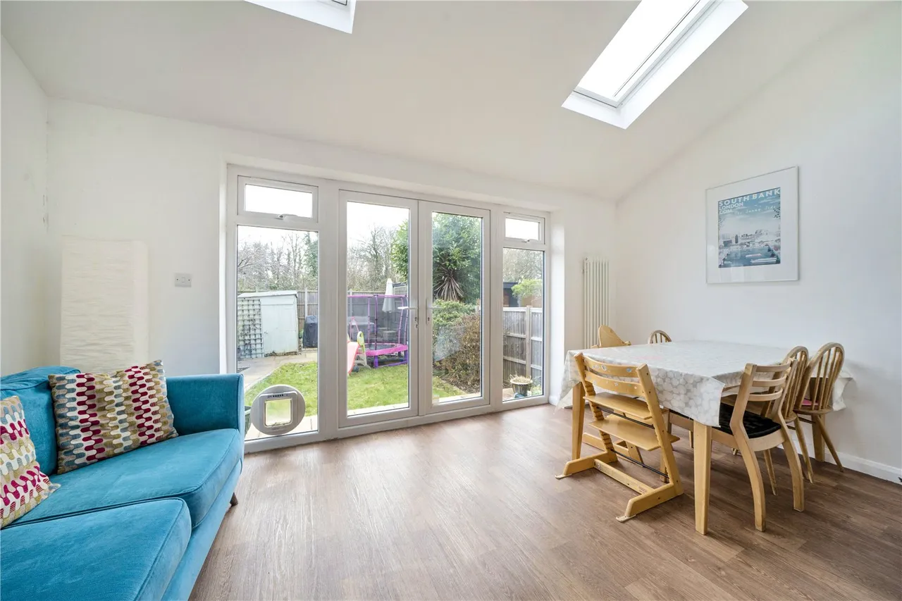 Lincoln Avenue, Twickenham, TW2 6NH, photo 3
