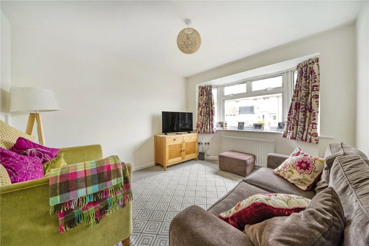 Lincoln Avenue, Twickenham, TW2 6NH, photo 4