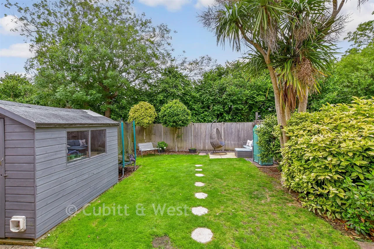 Silver Birch Drive, Middleton-On-Sea, PO22, photo 2
